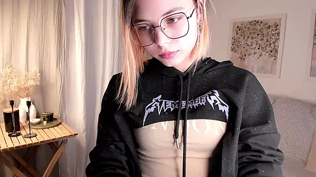 Snapshot of DarelleFare chatting on January 2025 11:00:02 AM DarelleFare online show from January 2025 11:00:02 AM