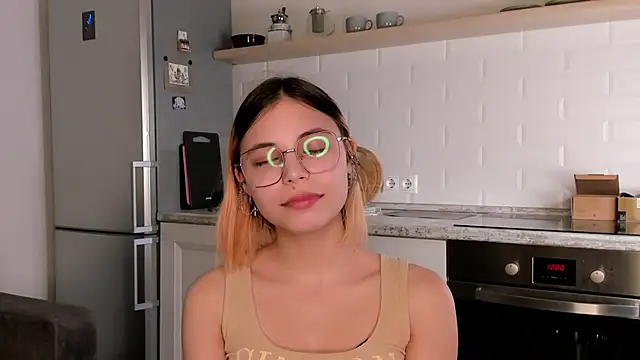 Snapshot of DarelleFare chatting on January 2025 02:02:02 PM DarelleFare online show from January 2025 02:02:02 PM