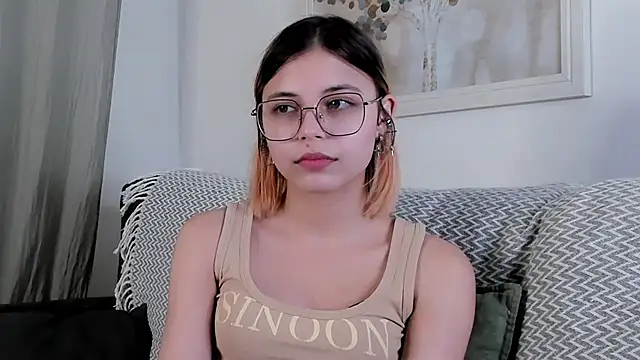 Snapshot of DarelleFare chatting on January 2025 05:04:02 PM DarelleFare online show from January 2025 05:04:02 PM