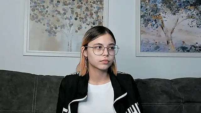 Snapshot of DarelleFare chatting on January 2025 11:17:01 AM DarelleFare online show from January 2025 11:17:01 AM