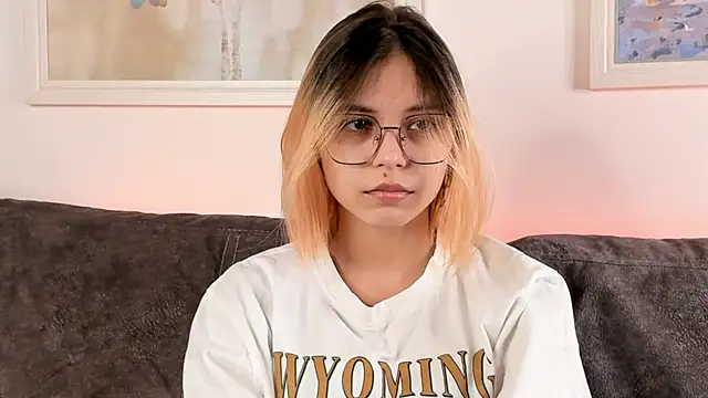 Snapshot of DarelleFare chatting on February 2025 11:16:02 AM DarelleFare online show from February 2025 11:16:02 AM