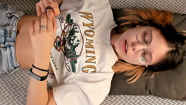 Snapshot of DarelleFare chatting on February 2025 11:12:02 AM DarelleFare online show from February 2025 11:12:02 AM