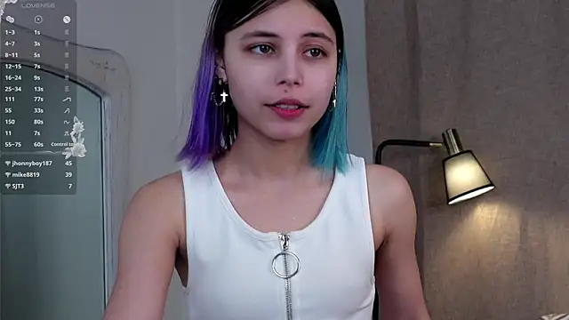 Snapshot of DarelleFare chatting on March 2025 02:51:02 PM DarelleFare online show from March 2025 02:51:02 PM