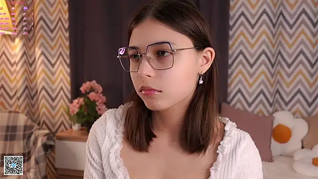 Snapshot of DarelleFare chatting on October 2025 11:18:02 AM DarelleFare online show from October 2025 11:18:02 AM