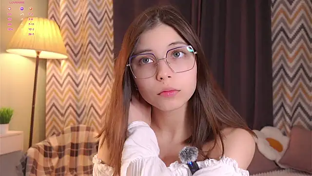 Snapshot of DarelleFare chatting on October 2025 11:43:01 AM DarelleFare online show from October 2025 11:43:01 AM