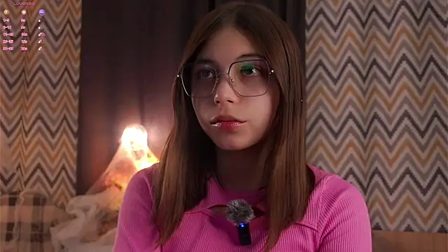 Snapshot of DarelleFare chatting on November 2025 11:12:01 AM DarelleFare online show from November 2025 11:12:01 AM