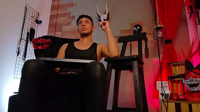 AngeloColleen online show from November 2025 05:01:02 PM