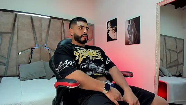 LeandroRusso online show from February 2025 09:06:02 PM