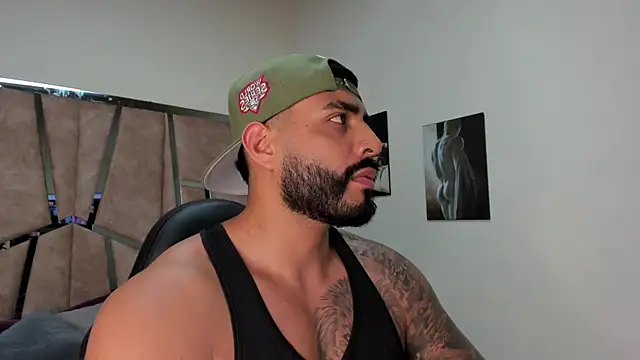 LeandroRusso online show from February 2025 09:37:02 PM