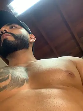 LeandroRusso online show from February 2025 11:48:01 PM