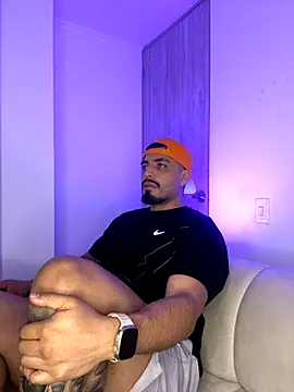 LeandroRusso online show from September 2025 02:22:01 AM