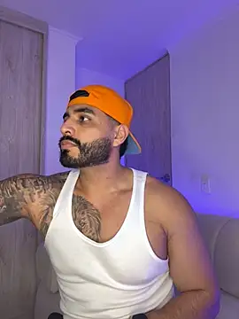 LeandroRusso online show from October 2025 03:12:02 AM