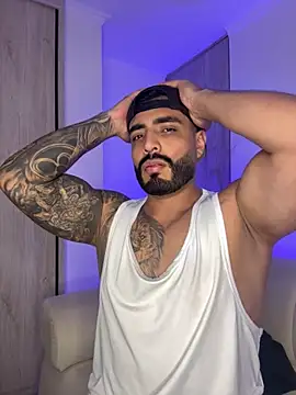 LeandroRusso online show from October 2025 02:42:01 AM