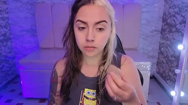 Hela v online show from October 2025 11:44:01 AM