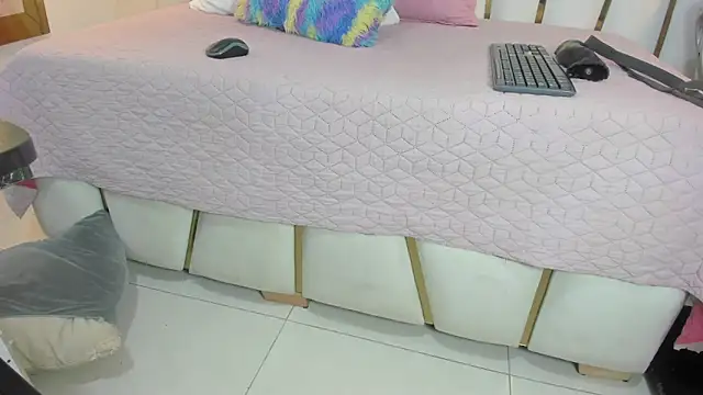 violet gray  online show from February 2025 03:08:02 AM