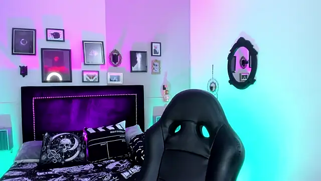 IsisRaichuu  online show from September 2025 08:23:01 PM