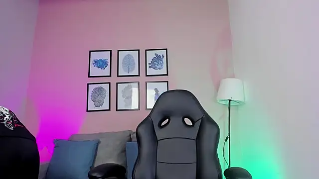 Snapshot of nina__dixon chatting on December 2025 10:48:01 PM nina dixon online show from December 2025 10:48:01 PM