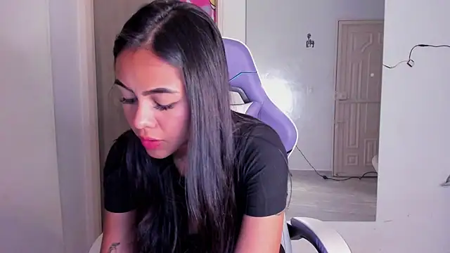 Snapshot of Tatiana250 chatting on November 2025 12:13:01 AM Tatiana250 online show from November 2025 12:13:01 AM