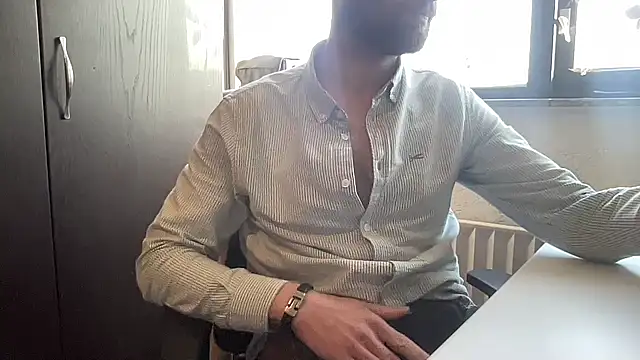 Snapshot of bullyboyy chatting on February 2025 08:41:01 AM bullyboyy online show from February 2025 08:41:01 AM