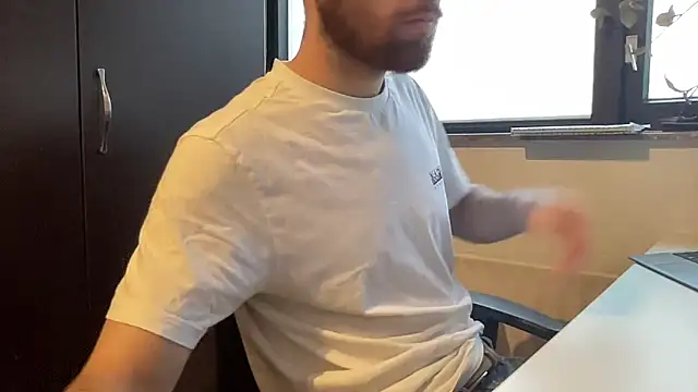 Snapshot of bullyboyy chatting on February 2025 06:50:02 AM bullyboyy online show from February 2025 06:50:02 AM