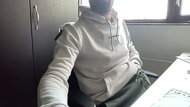 Snapshot of bullyboyy chatting on March 2025 11:23:01 AM bullyboyy online show from March 2025 11:23:01 AM