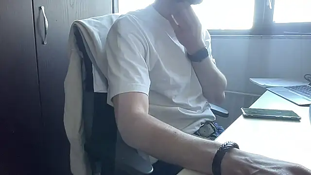 Snapshot of bullyboyy chatting on March 2025 03:07:01 PM bullyboyy online show from March 2025 03:07:01 PM