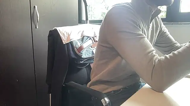 Snapshot of bullyboyy chatting on September 2025 07:21:02 AM bullyboyy online show from September 2025 07:21:02 AM