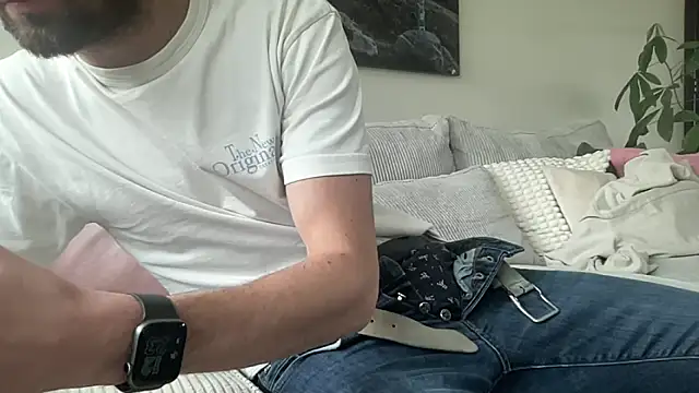 Snapshot of bullyboyy chatting on October 2025 10:24:02 AM bullyboyy online show from October 2025 10:24:02 AM