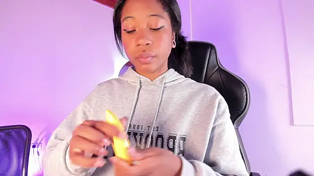 Snapshot of Zaira_Rose_ chatting on October 2025 01:57:02 PM Zaira Rose online show from October 2025 01:57:02 PM