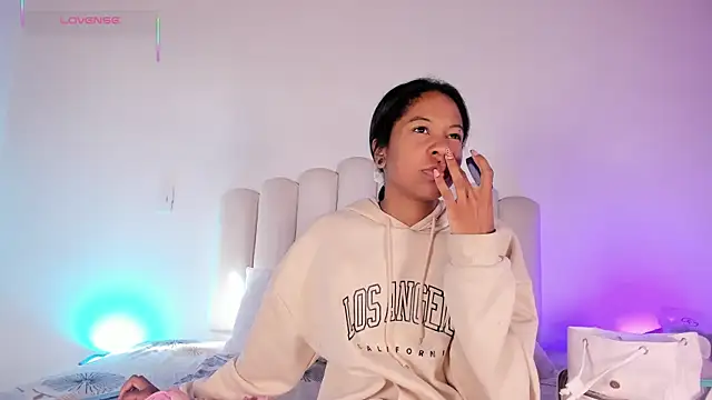 Snapshot of Zaira_Rose_ chatting on November 2025 01:01:02 PM Zaira Rose online show from November 2025 01:01:02 PM