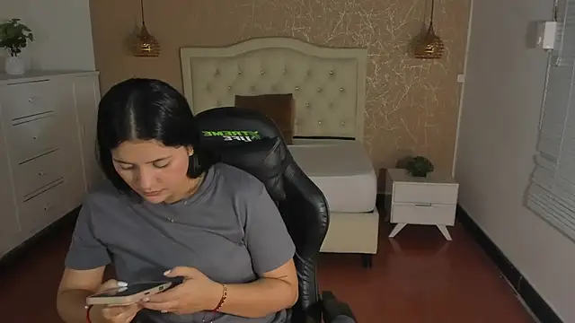 Snapshot of Hadley_ chatting on October 2025 01:00:02 AM Hadley online show from October 2025 01:00:02 AM