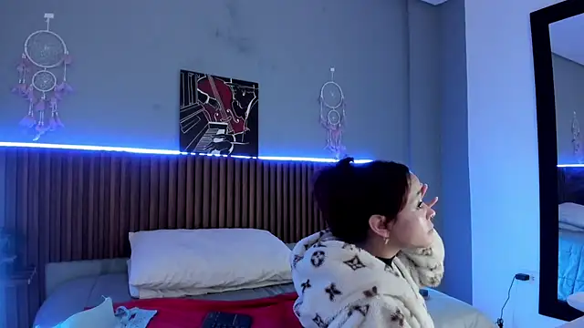 violet thomson online show from February 2025 04:25:01 AM