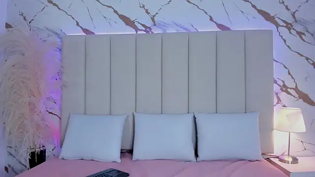 Snapshot of Mia_greco_ chatting on November 2025 08:33:02 PM Mia greco online show from November 2025 08:33:02 PM