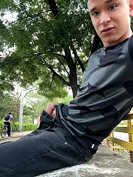 arevalo1124 online show from October 2025 09:49:02 PM