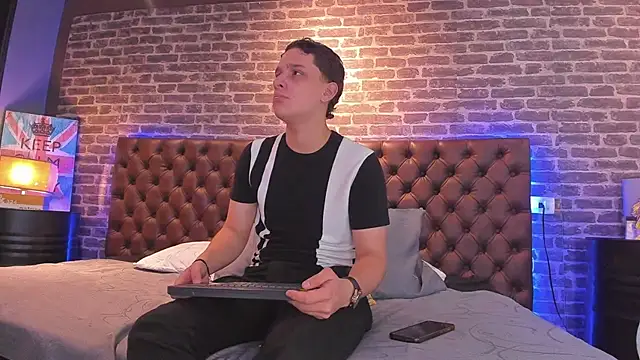 Thomas May4rs online show from February 2025 04:04:02 AM