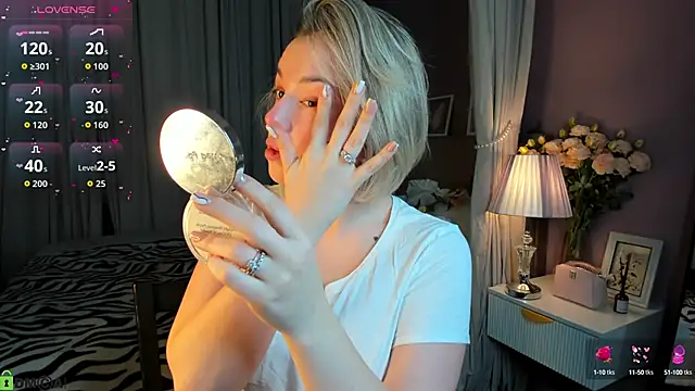 Snapshot of Nikki_Kai chatting on October 2025 01:05:01 AM Nikki Kai online show from October 2025 01:05:01 AM