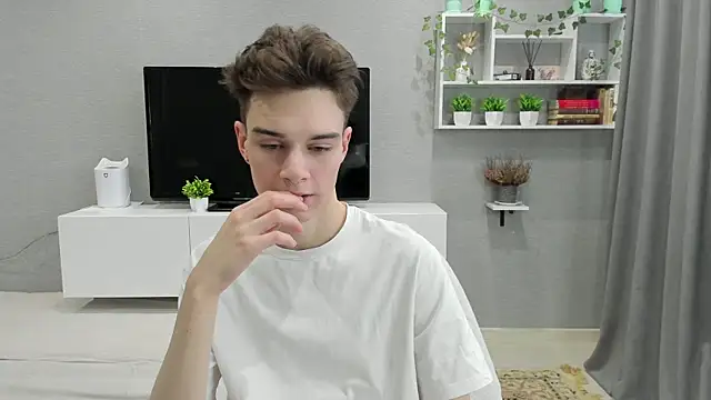 Snapshot of avegothy- chatting on February 2025 09:52:02 AM avegothy- online show from February 2025 09:52:02 AM