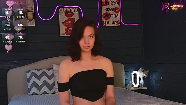 Snapshot of Eseensia chatting on October 2025 02:32:01 AM Eseensia online show from October 2025 02:32:01 AM