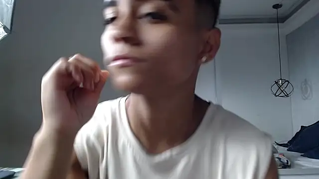 Liiamthompson online show from February 2025 11:36:01 AM