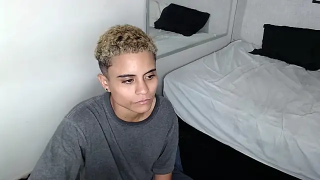 Liiamthompson online show from February 2025 06:16:01 PM