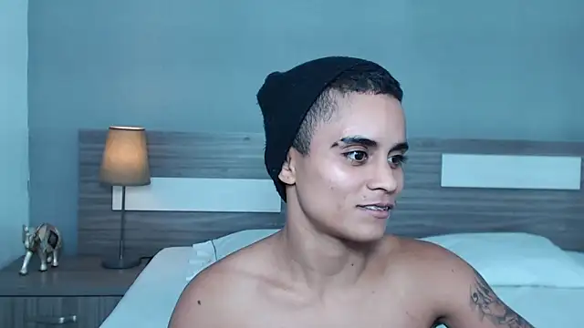 Liiamthompson online show from October 2025 07:09:02 PM