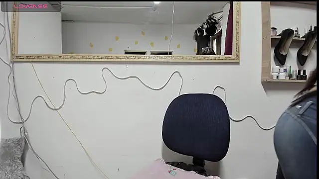 IZZY BEAUTIFUL online show from March 2025 12:26:02 PM