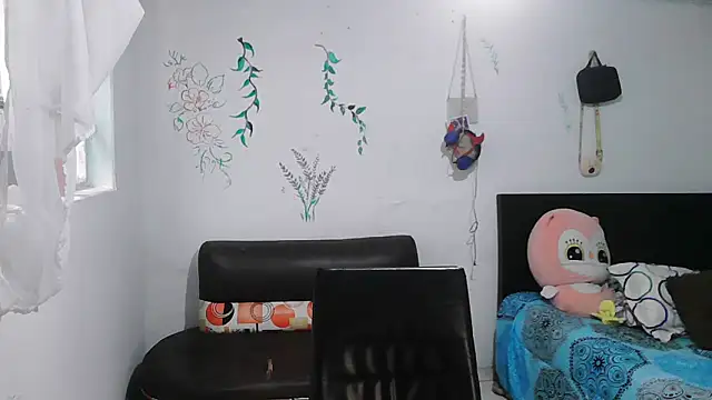 alexandraluv online show from October 2025 05:45:02 PM