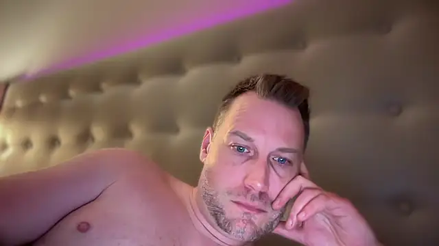Christian87xxx online show from February 2025 10:22:01 PM