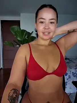 Snapshot of RenEnvy chatting on March 2025 02:15:02 PM RenEnvy online show from March 2025 02:15:02 PM