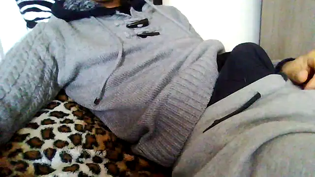 Snapshot of tommyboyteen chatting on February 2025 01:46:02 PM tommyboyteen online show from February 2025 01:46:02 PM