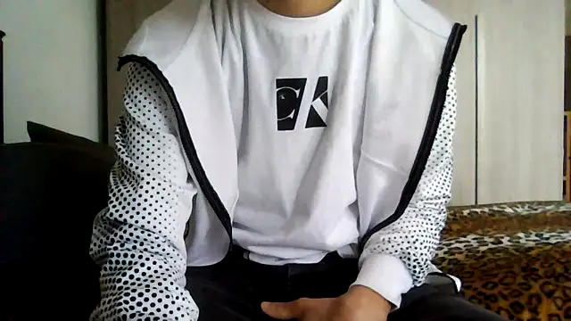 Snapshot of tommyboyteen chatting on March 2025 08:18:02 AM tommyboyteen online show from March 2025 08:18:02 AM