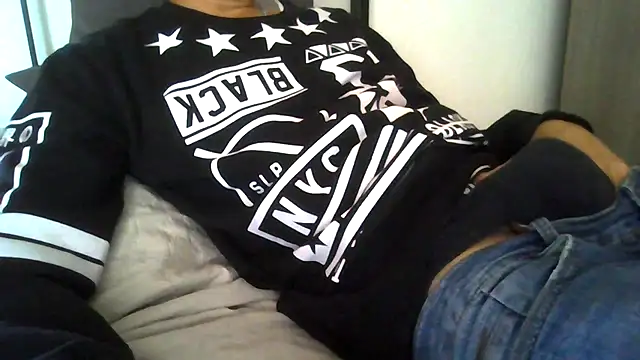 Snapshot of tommyboyteen chatting on October 2025 12:51:01 PM tommyboyteen online show from October 2025 12:51:01 PM