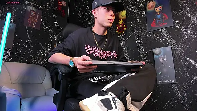 Snapshot of marcuscollins1_ chatting on February 2025 02:58:02 PM marcuscollins1 online show from February 2025 02:58:02 PM