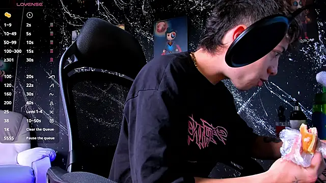 Snapshot of marcuscollins1_ chatting on February 2025 01:33:02 PM marcuscollins1 online show from February 2025 01:33:02 PM